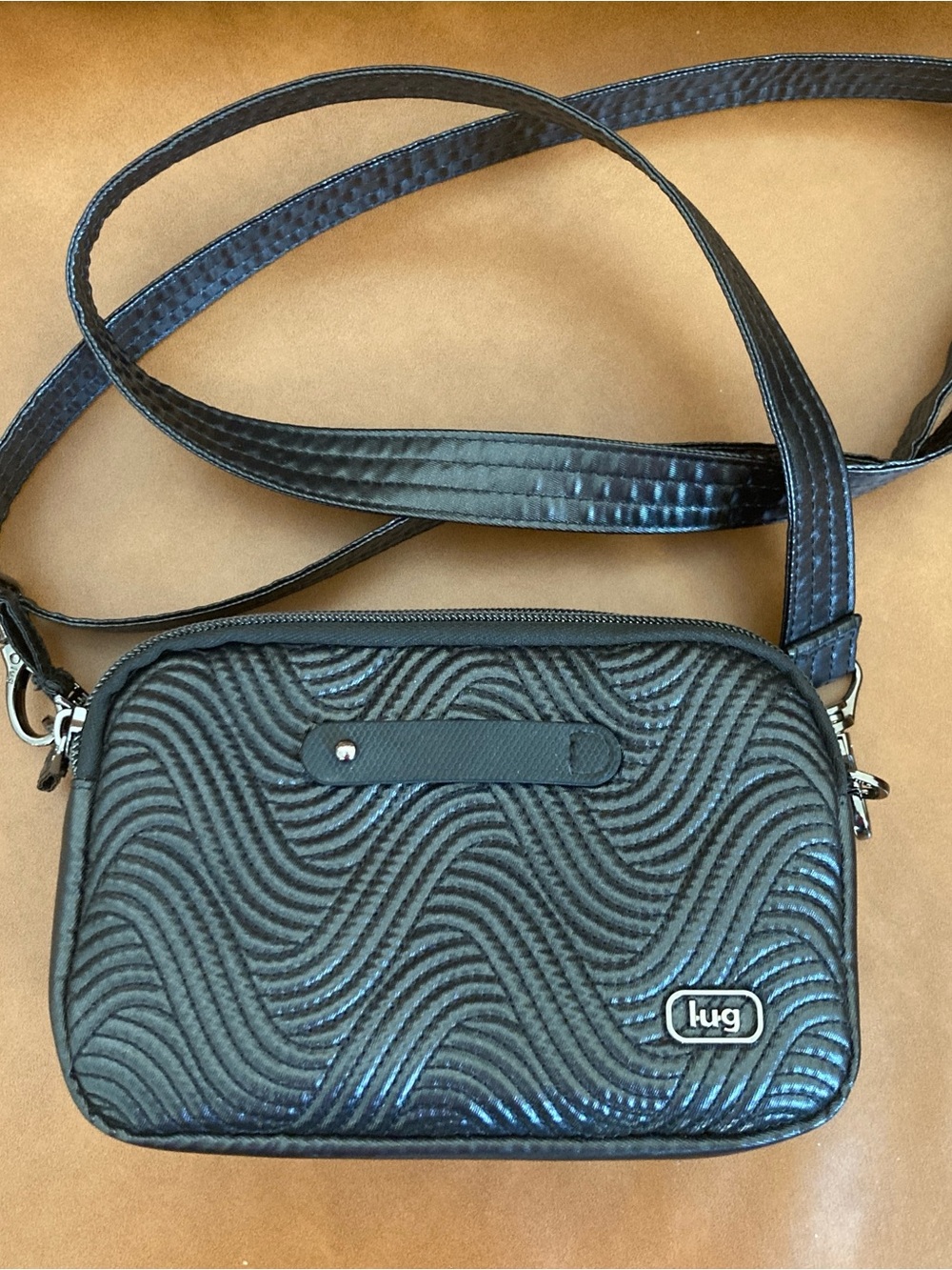 lug Coupe Black Wave-Textured Crossbody